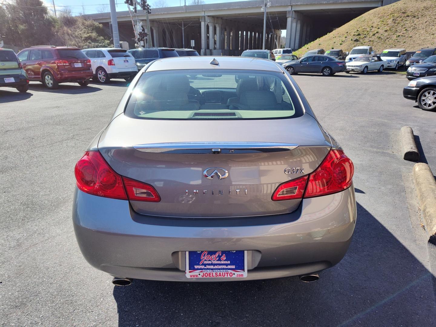 2009 Gray Infiniti G Sedan (JNKCV61F29M) , Automatic transmission, located at 5700 Curlew Drive, Norfolk, VA, 23502, (757) 455-6330, 36.841885, -76.209412 - Photo#12